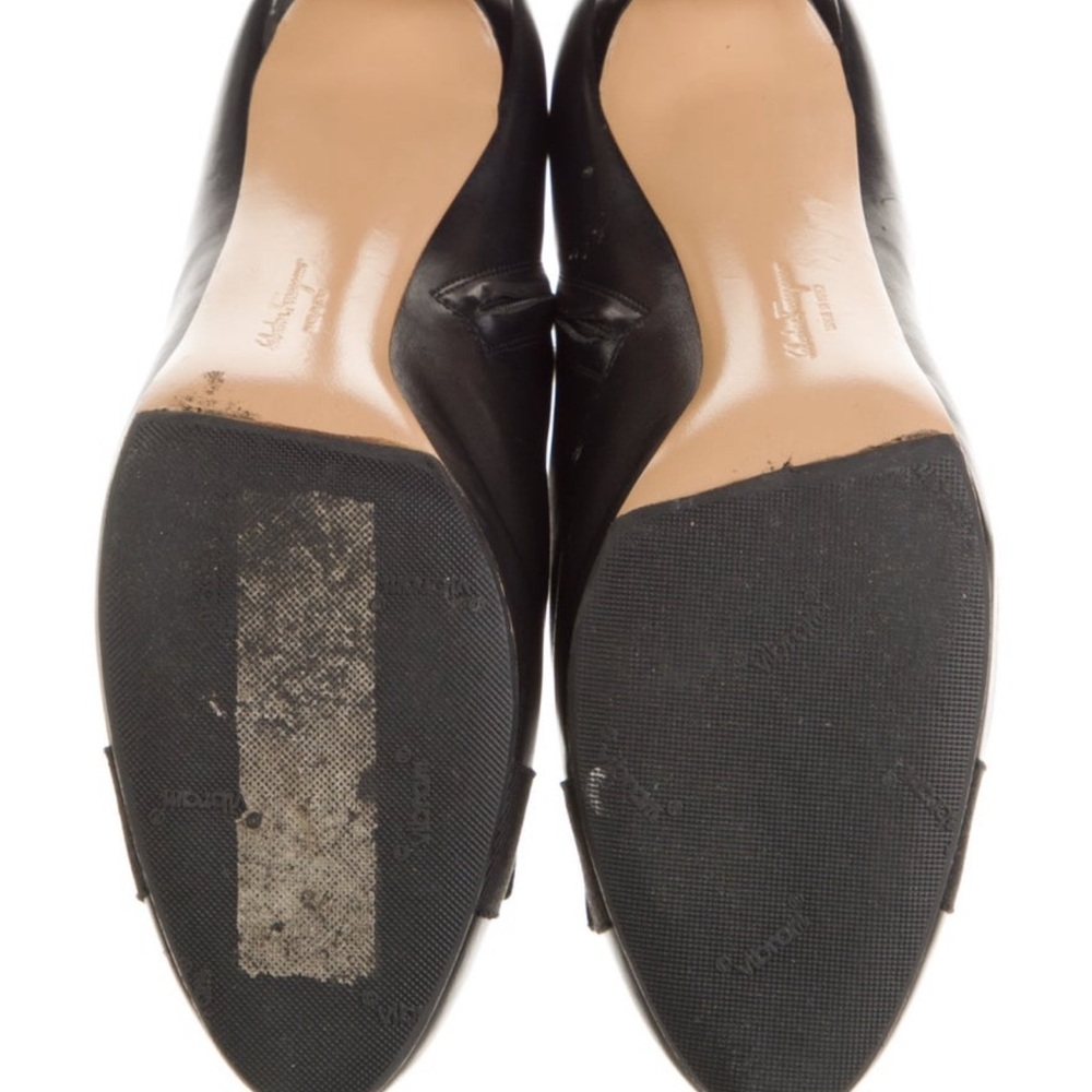 Ferragamo Elegant Black Ankle Boots with Gold Accent - Picture 4 of 5